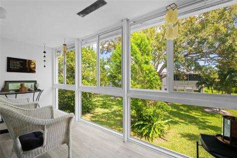 318 Oakridge R Deerfield Beach FL 33442