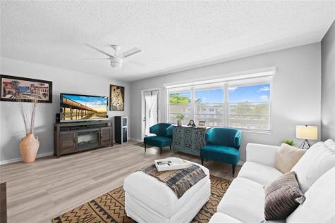 318 Oakridge R Deerfield Beach FL 33442