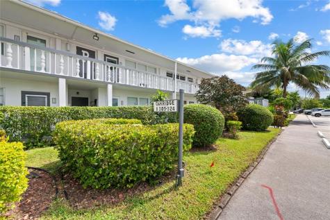 318 Oakridge R Deerfield Beach FL 33442