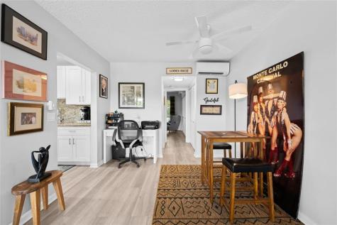 318 Oakridge R Deerfield Beach FL 33442