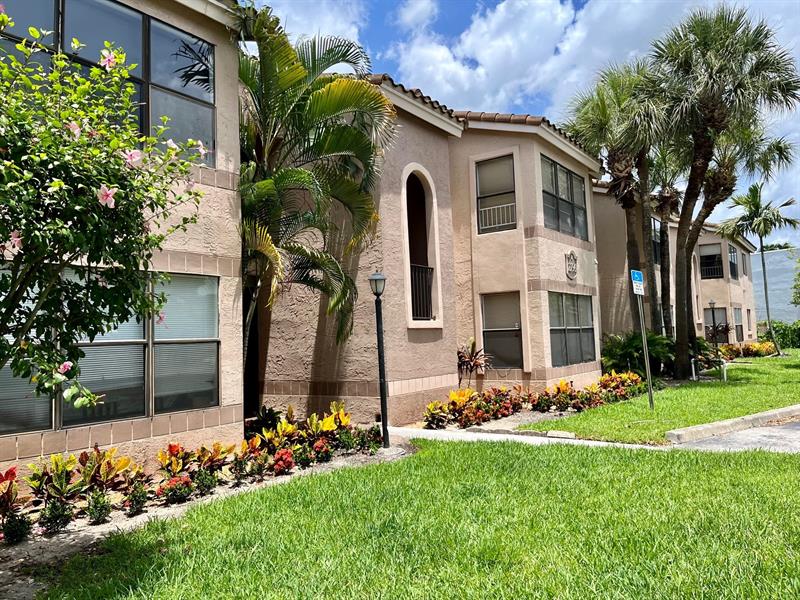 2796 S University Drive Davie FL 33328