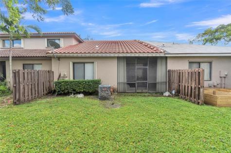 3003 La Mirage Lauderhill FL 33319