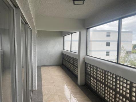 3301 Spanish Moss Te Lauderhill FL 33319