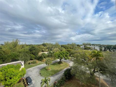 3301 Spanish Moss Te Lauderhill FL 33319