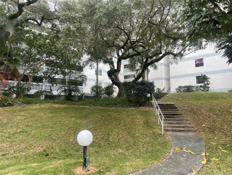 3301 Spanish Moss Te Lauderhill FL 33319