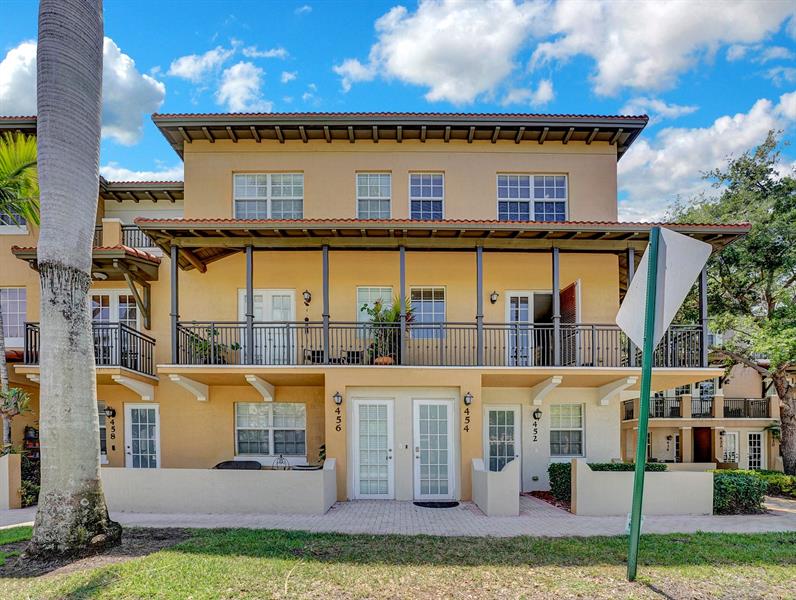 454 SW 147th Avenue Pembroke Pines FL 33027