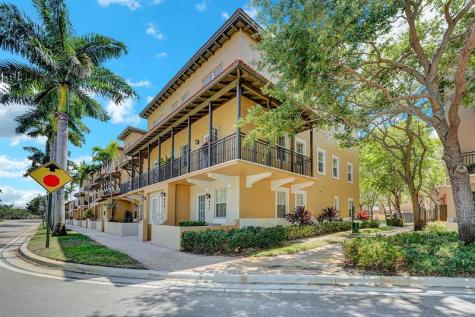 454 SW 147th Avenue Pembroke Pines FL 33027