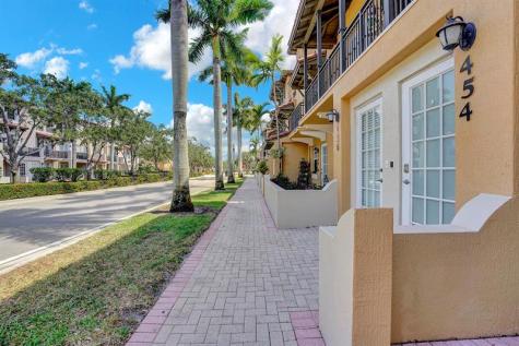 454 SW 147th Avenue Pembroke Pines FL 33027