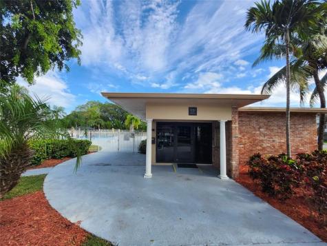 1201 Hillcrest Court Hollywood FL 33021