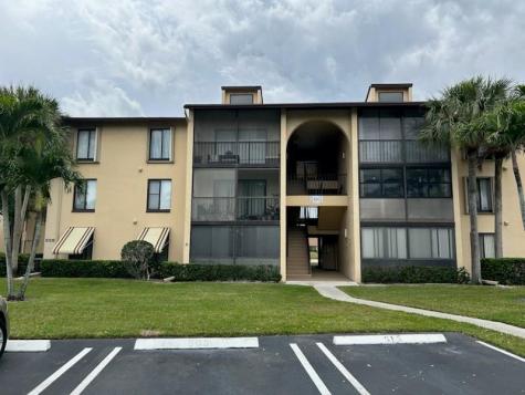 806 Sky Pine Way Greenacres FL 33415