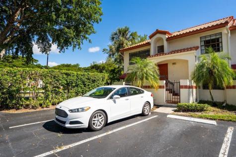 102 Liberty Court Deerfield Beach FL 33442