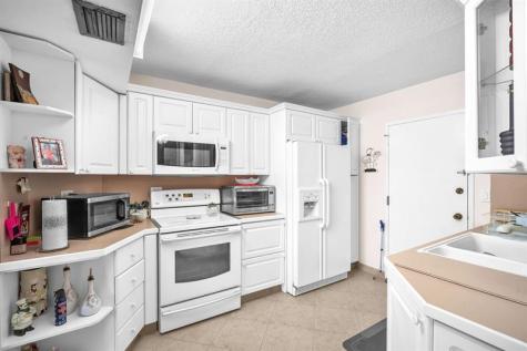 800 NE 195th Street Miami FL 33179