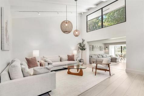 8569 Casa Del Lago Boca Raton FL 33433