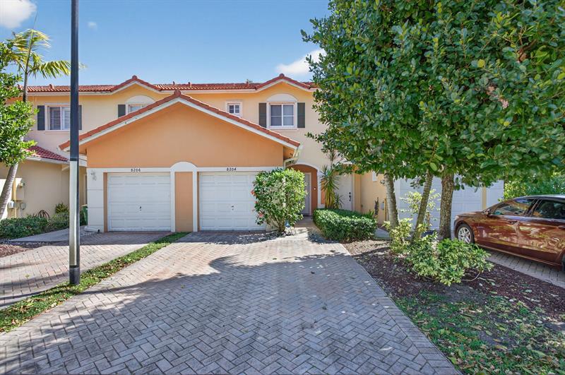 8204 Santa Monica Avenue Tamarac FL 33321