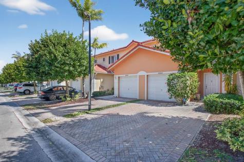 8204 Santa Monica Avenue Tamarac FL 33321