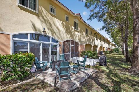 8204 Santa Monica Avenue Tamarac FL 33321