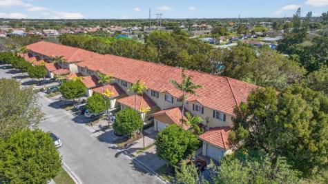 8204 Santa Monica Avenue Tamarac FL 33321