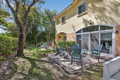 8204 Santa Monica Avenue Tamarac FL 33321