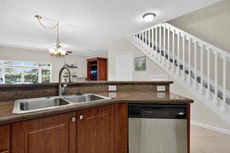 8204 Santa Monica Avenue Tamarac FL 33321