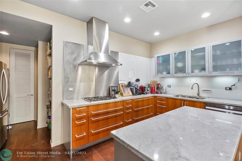 6001 Laguna Path S Miami Beach FL 33141