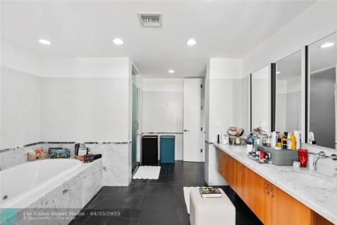 6001 Laguna Path S Miami Beach FL 33141