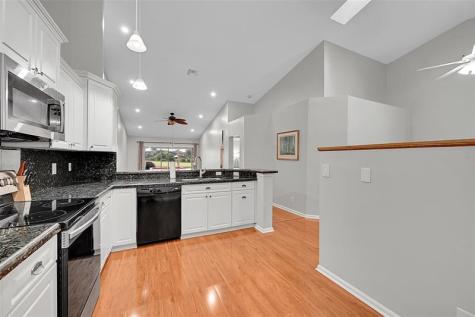 7428 S Pinewalk Drive S Margate FL 33063