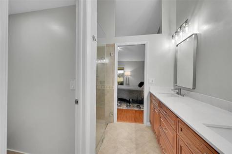 7428 S Pinewalk Drive S Margate FL 33063