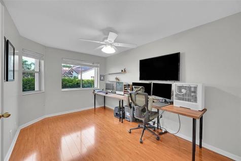 7428 S Pinewalk Drive S Margate FL 33063