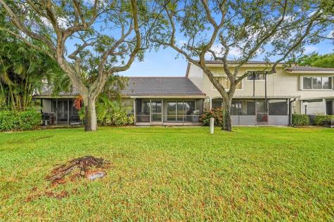 7428 S Pinewalk Drive S Margate FL 33063