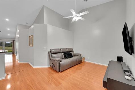 7428 S Pinewalk Drive S Margate FL 33063