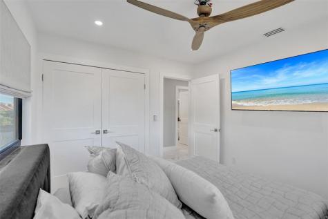 240 Captains Walk Delray Beach FL 33483