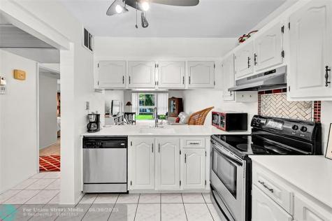 1204 Bahama Bend Coconut Creek FL 33066