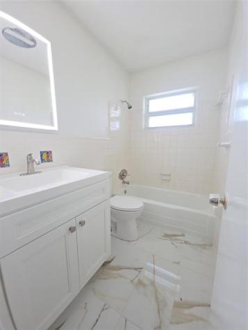 2131 NE 42nd Court Lighthouse Point FL 33064