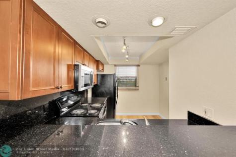 118 Royal Park Drive Oakland Park FL 33309