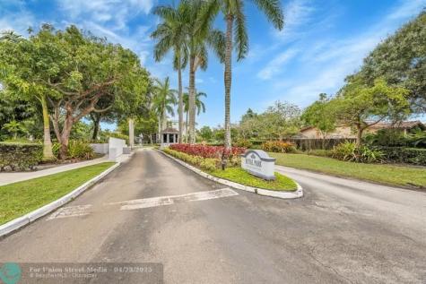 118 Royal Park Drive Oakland Park FL 33309