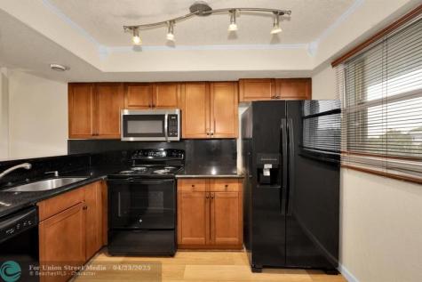 118 Royal Park Drive Oakland Park FL 33309