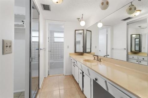 4090 NW 42nd Avenue Lauderdale Lakes FL 33319