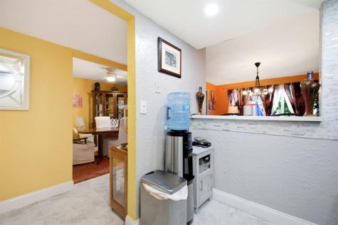 1337 Seaview North Lauderdale FL 33068