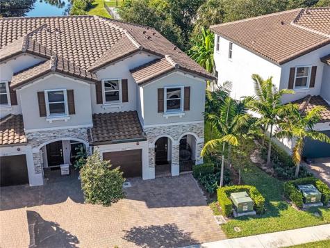 2717 NW 55th Way Lauderhill FL 33313