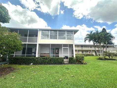 492 Tilford W Deerfield Beach FL 33442