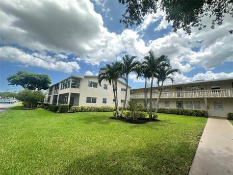 492 Tilford W Deerfield Beach FL 33442