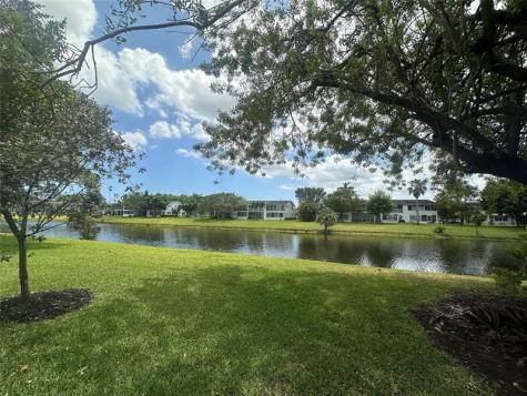 492 Tilford W Deerfield Beach FL 33442