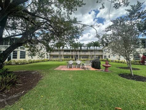 492 Tilford W Deerfield Beach FL 33442