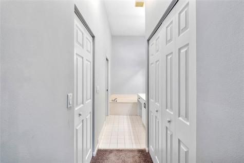 5733 NW 127th Te Coral Springs FL 33076