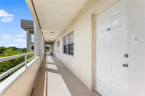 535 Oaks Drive Pompano Beach FL 33069