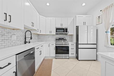 6951 Lakeside Circle N Davie FL 33314