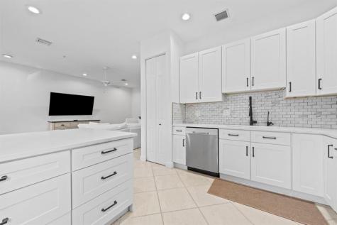 6951 Lakeside Circle N Davie FL 33314