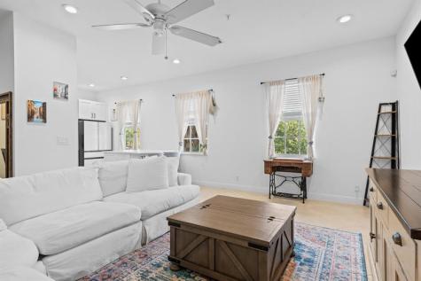 6951 Lakeside Circle N Davie FL 33314