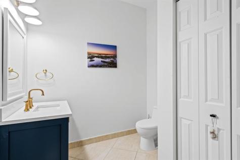 6951 Lakeside Circle N Davie FL 33314