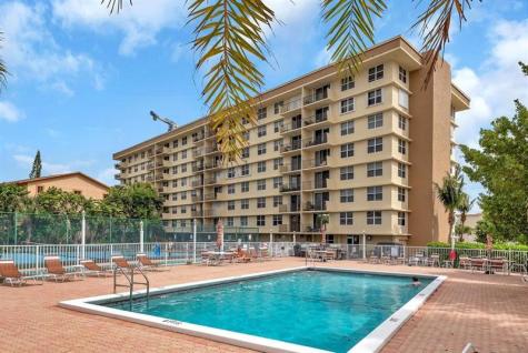 1009 N Ocean Boulevard Pompano Beach FL 33062